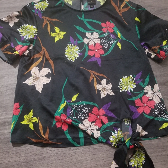 Satin bow knot top - Picture 1 of 3